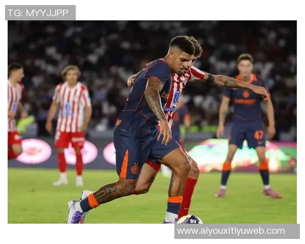 国米主场球迷为J马丁内斯加油助威助其走出车祸阴影重返赛场